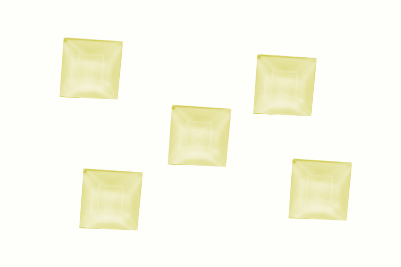 Cabochon en verre carré facetté jaune transparent