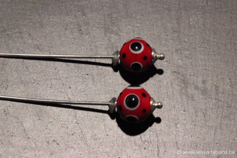 boucles d'oreille en perles d'artisan rouge - fil d'argent