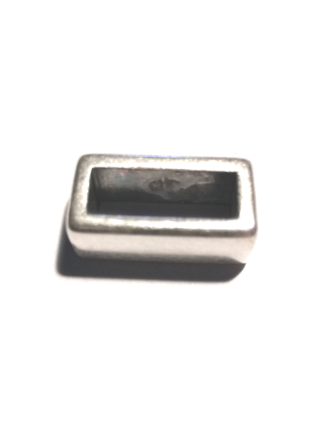 Intermédiaire rectangulaire pour bracelet de cuir plat