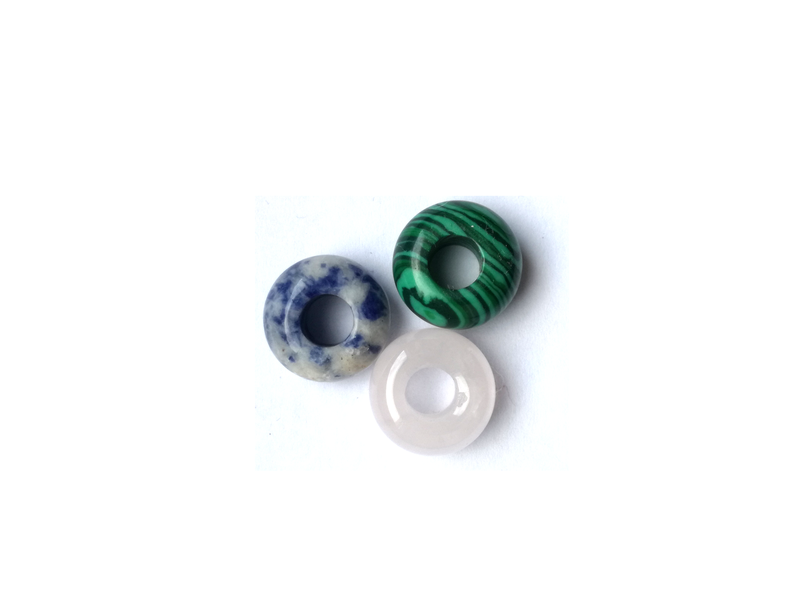 Différentes pierres naturelles trou de 5 mm - par 3