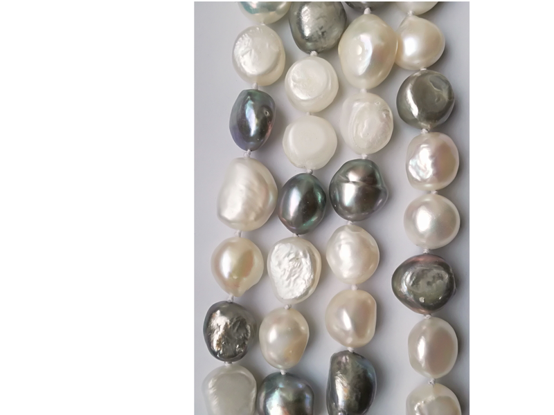 Long fil de perles de culture - grain de riz - blanc nacré / gris clair