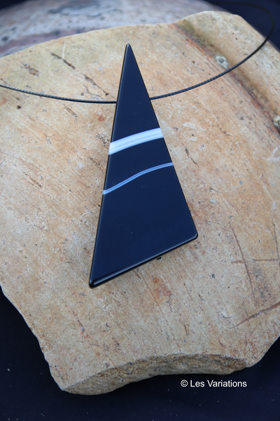 Collier contemporain en Onyx