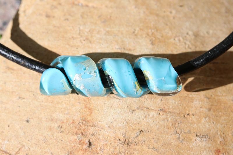 Collier de verre les spirales - turquoise feuille d'argent