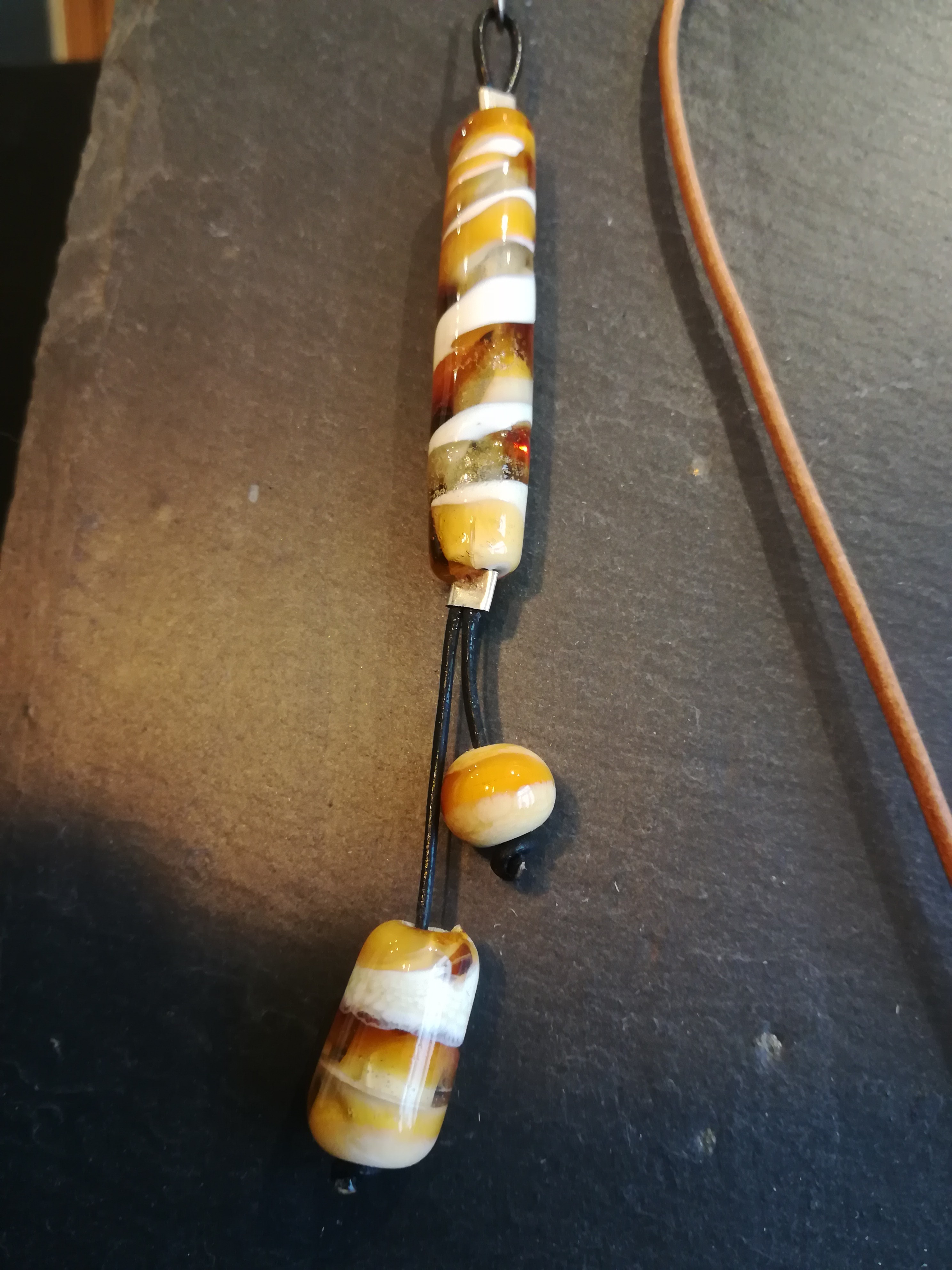 "Collier de verre " les strates" - différents bruns"