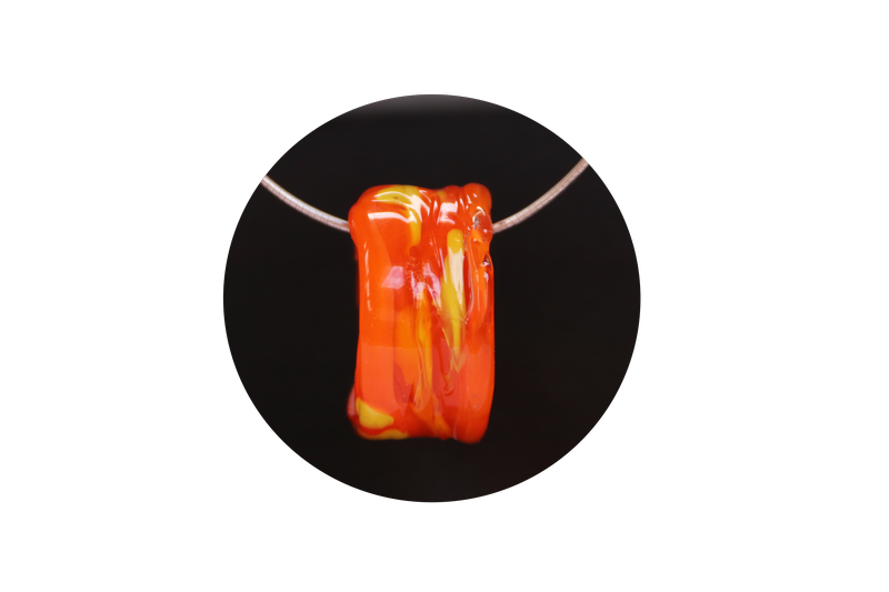 Pendentif en verre orange