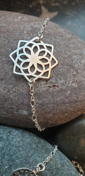 Fin bracelet en argent 925 médaillon fleur stylisée