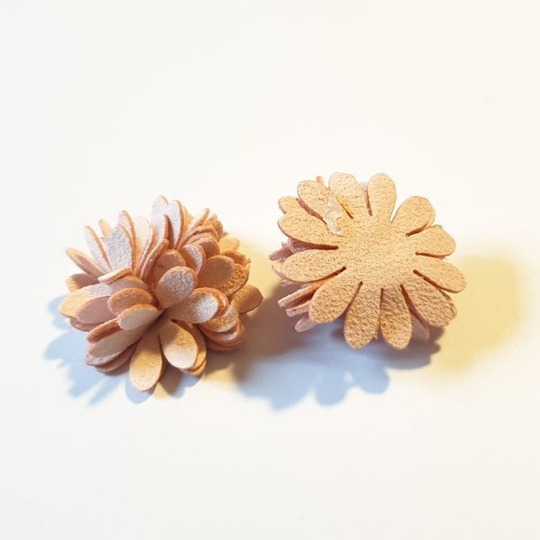 Fleur à coller imitation rose - daim 24 mm