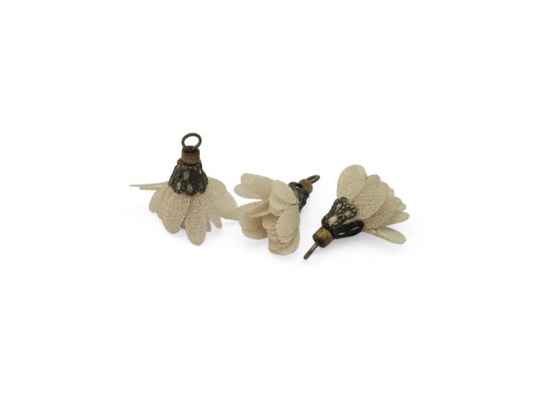 Pendentif fleur tissu beige avec anneau d'attache