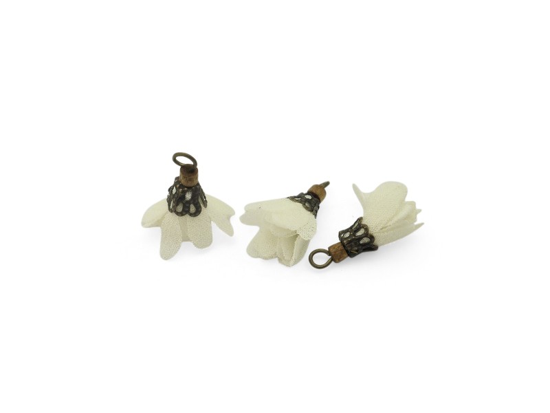 Pendentif fleur tissu blanc crème avec anneau d'attache
