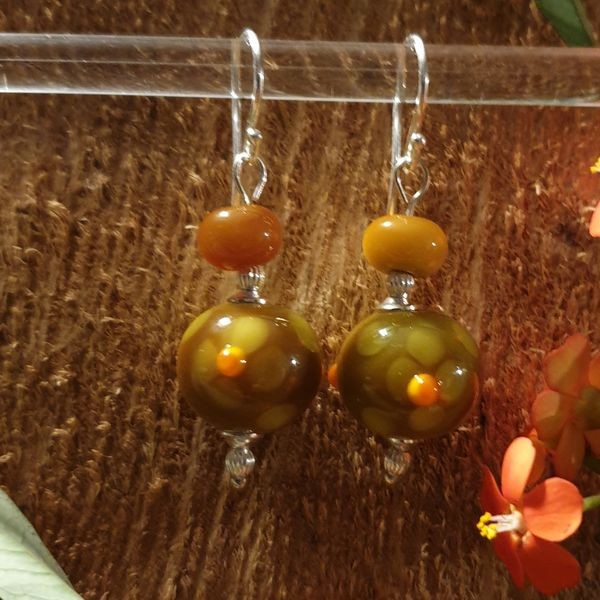 boucles d'oreille en perles d'artisan Kaki - fleur verte - collection Vintage