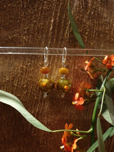 boucles d'oreille en perles d'artisan Kaki - fleur verte - collection Vintage