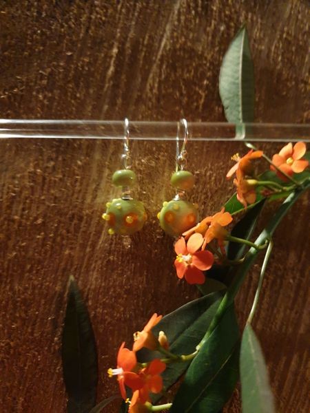 Boucles d'oreille en perles d'artisan verte / orange - collection Vintage