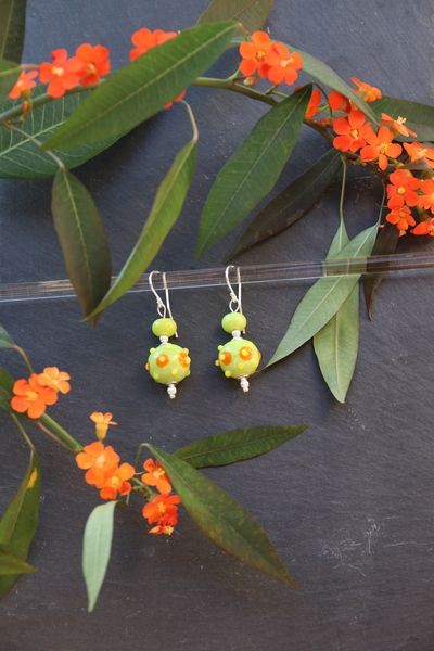 Boucles d'oreille en perles d'artisan verte / orange - collection Vintage