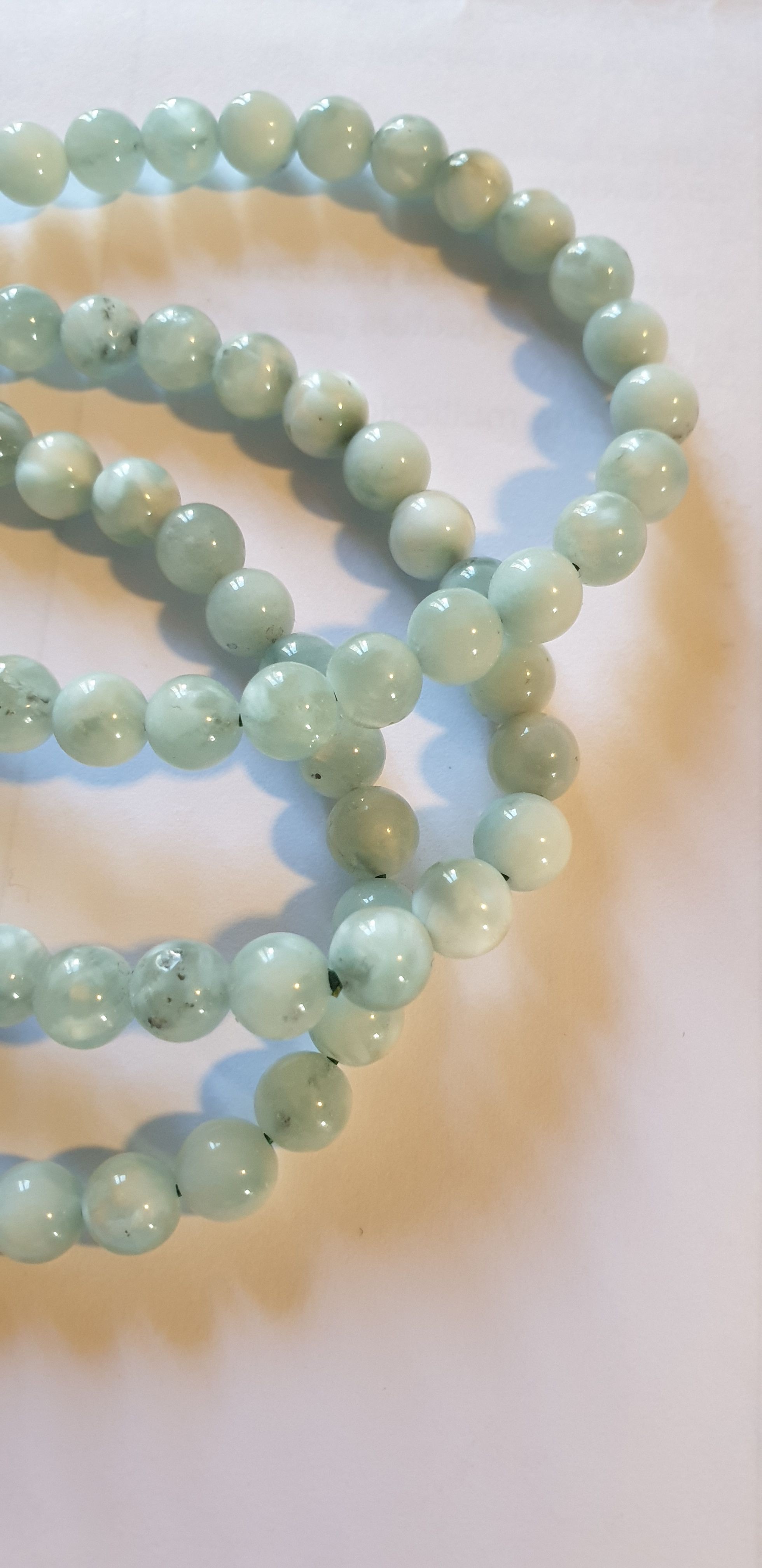 Bracelet en Anhydrite sur fil élastique - 6mm