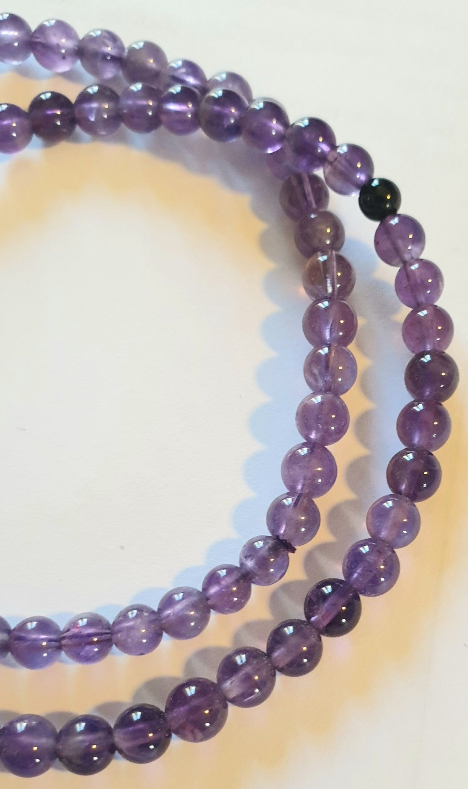 Bracelet en améthyste sur fil élastique - 4mm