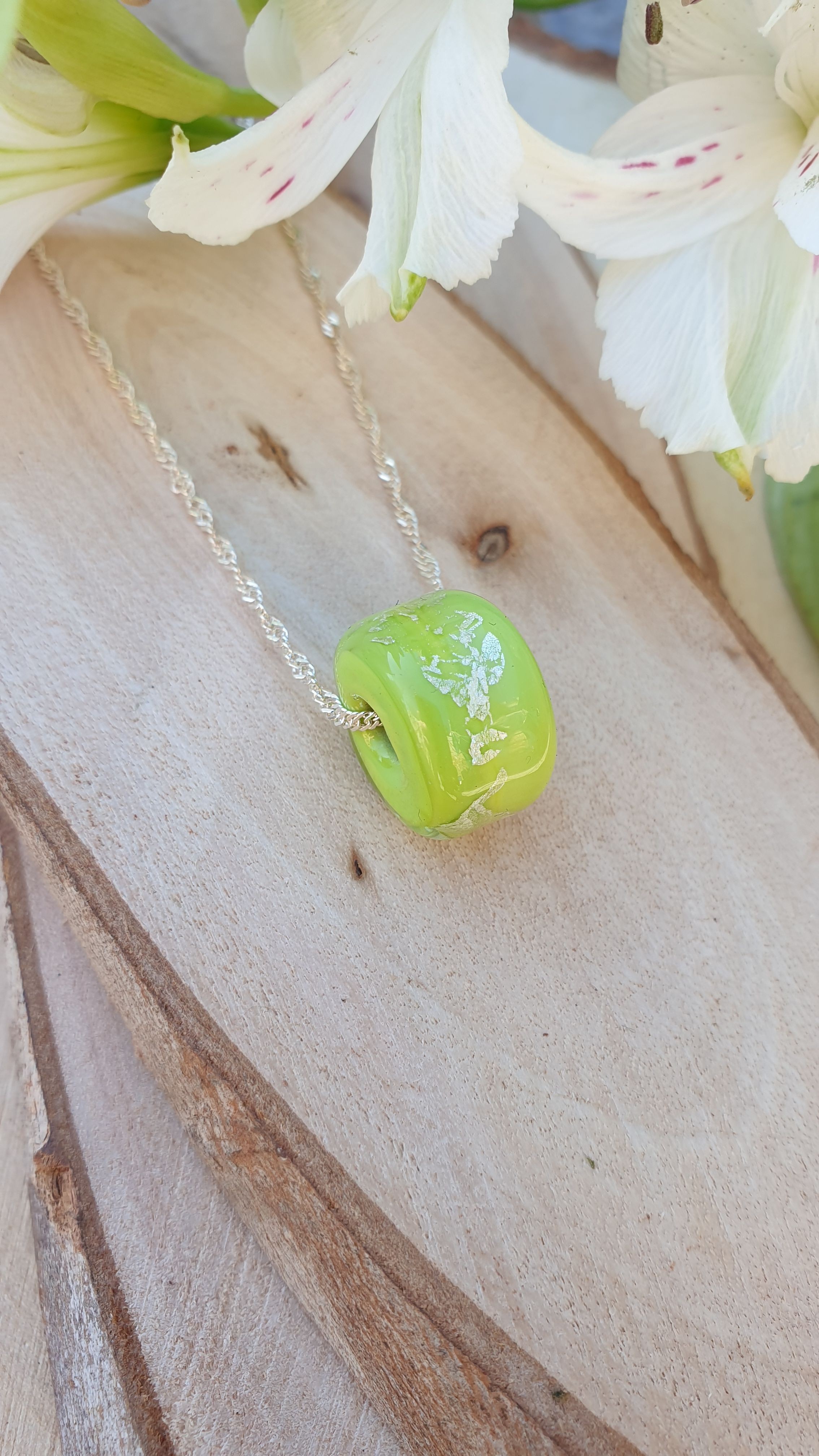 "Pendentif "les interchangebles" 3 perles enverre bleu / vert feuille d'argent et feuille d'argent"