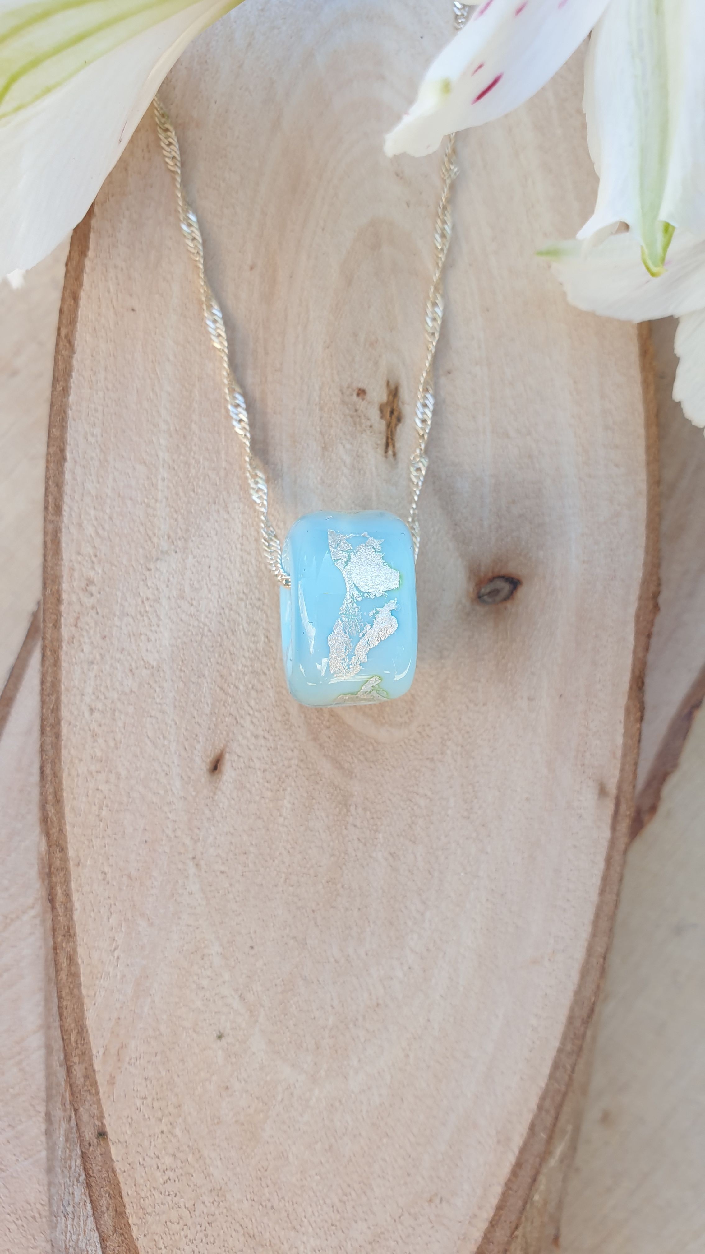 "Pendentif "les interchangebles" 3 perles enverre bleu / vert feuille d'argent et feuille d'argent"