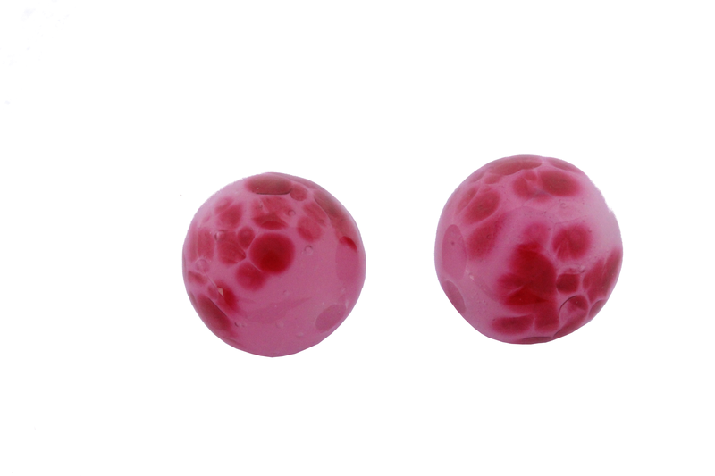 Perle en verre d'artisan -ronde - rose transparente à pois rose foncé