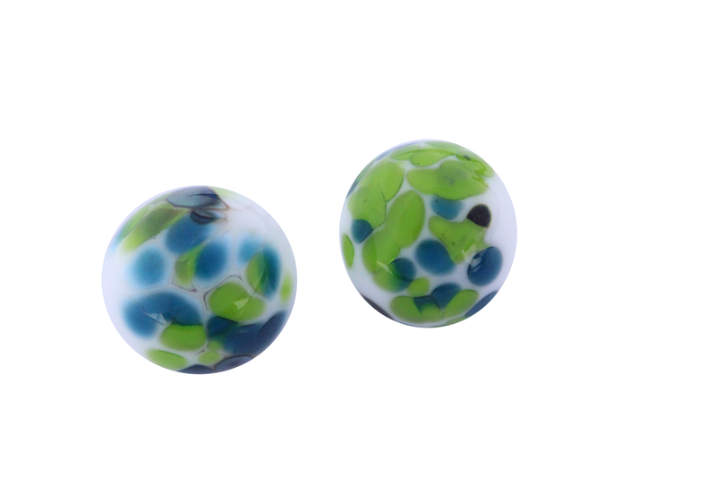 Perle en verre d'artisan - ronde - blanche différents pois bleu et vert