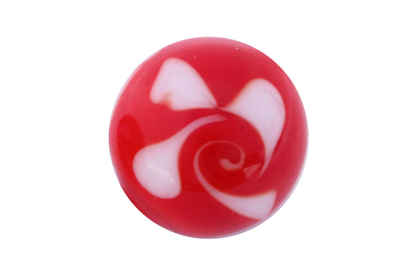 Perle en verre d'artisan -ronde - rouge spirale blanche