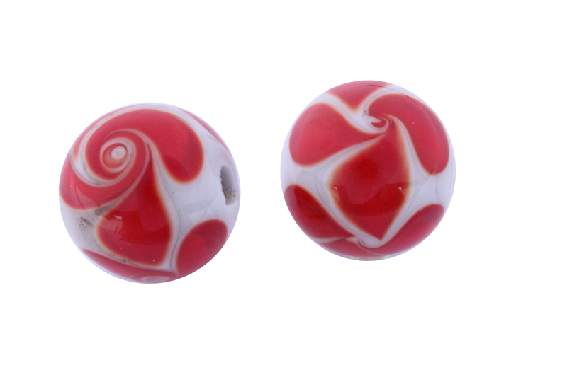 Perle en verre d'artisan -ronde - gris - torsade rouge