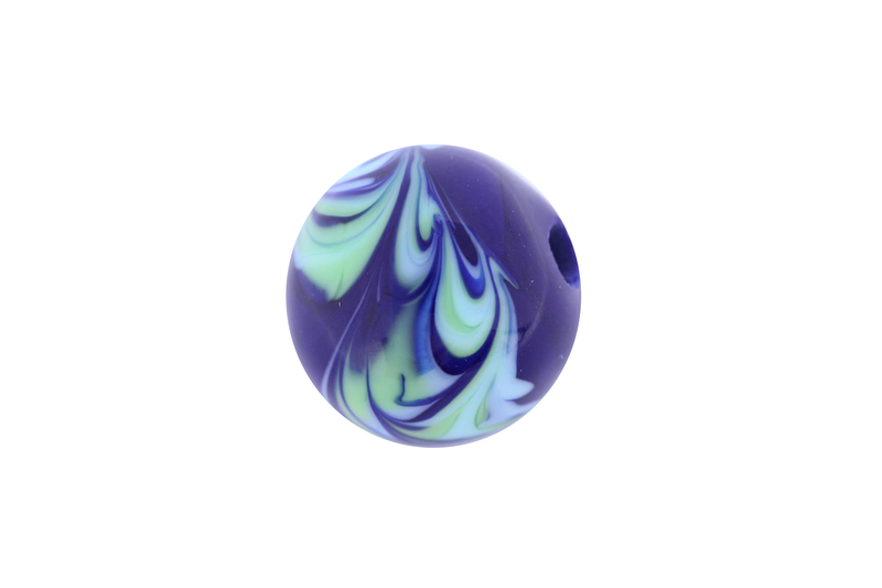 Perle en verre d'artisan -ronde - bleu - nuage vert / bleu clair