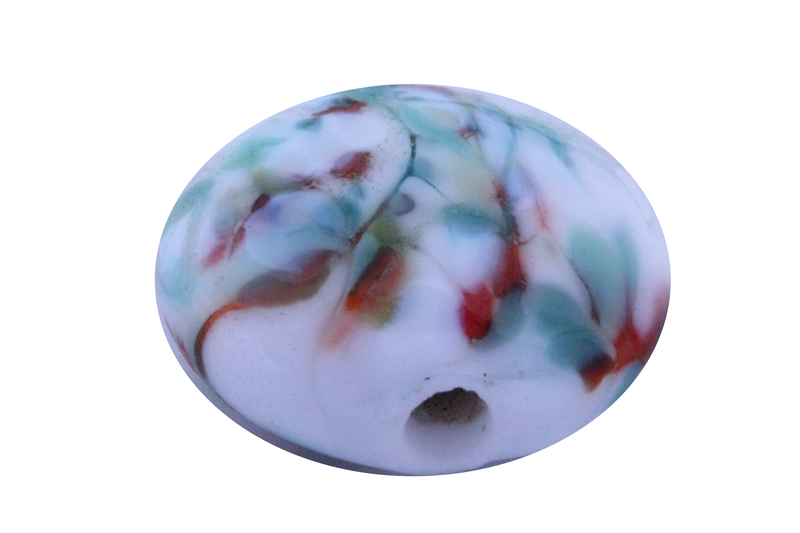 Perle en verre d'artisan -ronde en forme de roue - blanc - fleurs stylisées - vert / bleu /brun