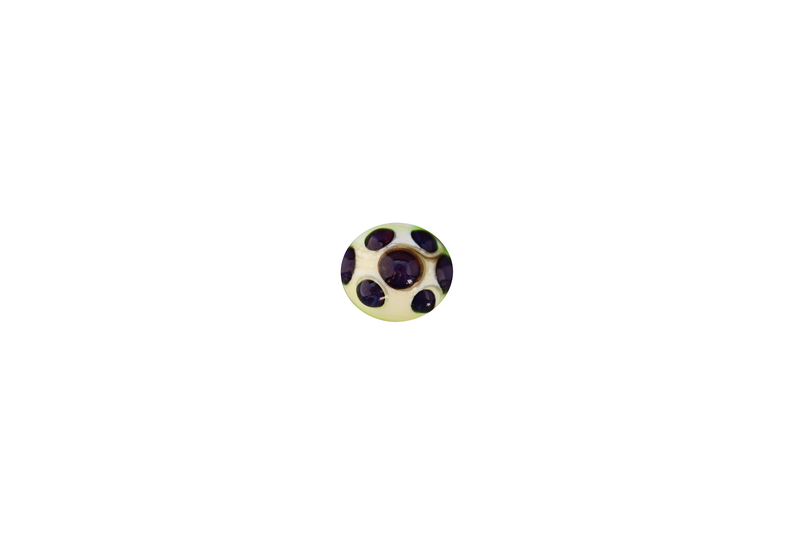 Perle en verre d'artisan - ronde - blanc - pois mauve x 2