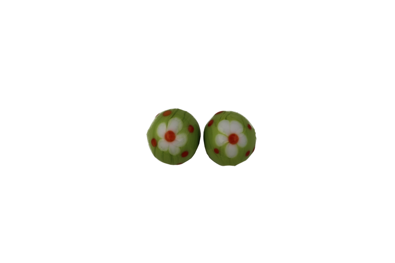 Perle en verre d'artisan - ronde - verte - fleur blanche - pois orange x 2