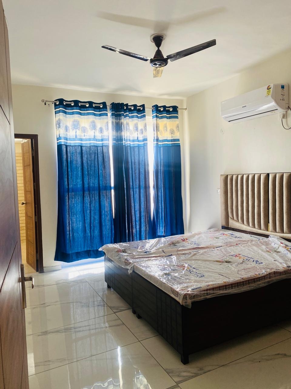 1 Room with Kitchen House