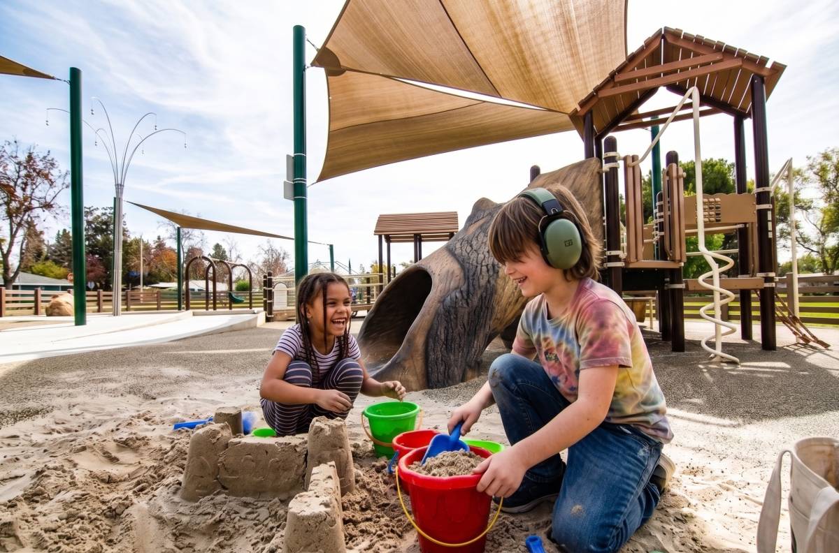 How to Help Your Autistic Child Play With Kids at the Park