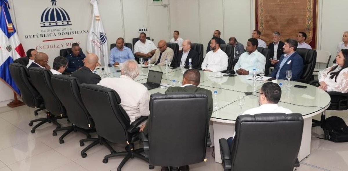 Gabinete Eléctrico y 14 empresas coordinan plan de contingencia ante crisis en Medio Oriente.