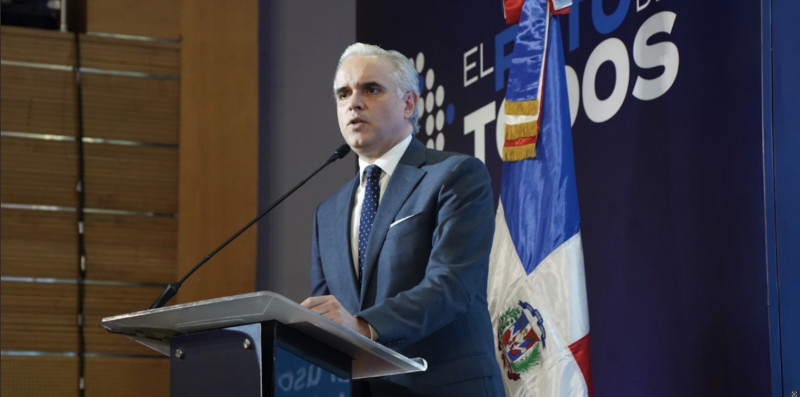 Minerd apuesta a "Clubes de Paz" y refuerzo policial para frenar violencia escolar