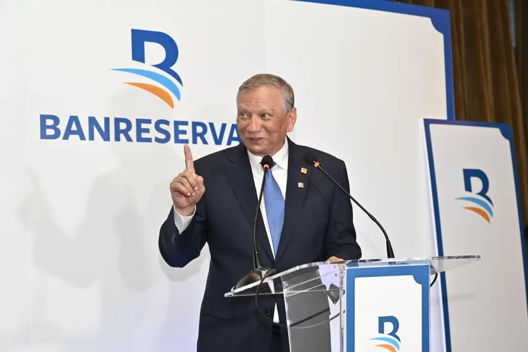 Banreservas aterriza en Nueva York: Aguilera proyecta meta de "vivienda propia" para la diáspora