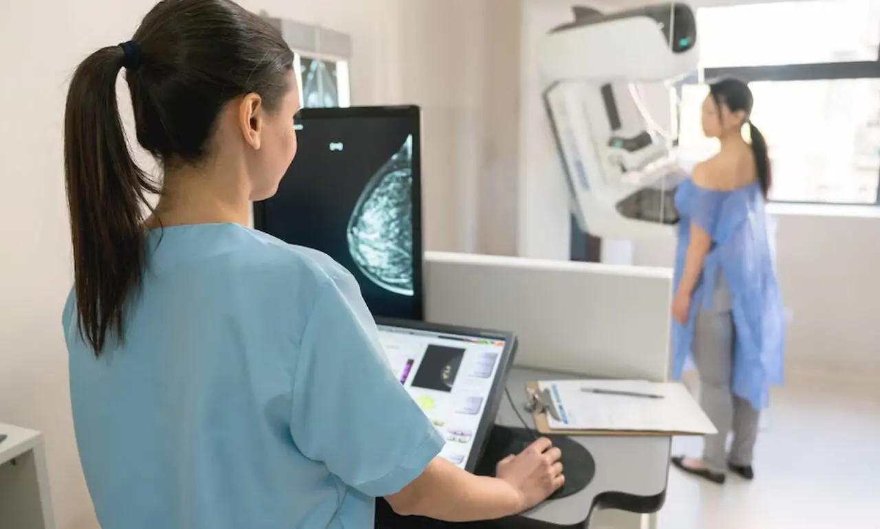 Prevención del cáncer de mama: 5 hábitos cotidianos que reducen el riesgo según especialistas.