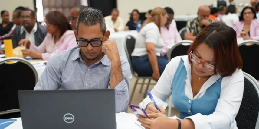 Salto cuantitativo en la educación: Evaluación docente alcanza el 63 % de ejecución en tiempo récord.