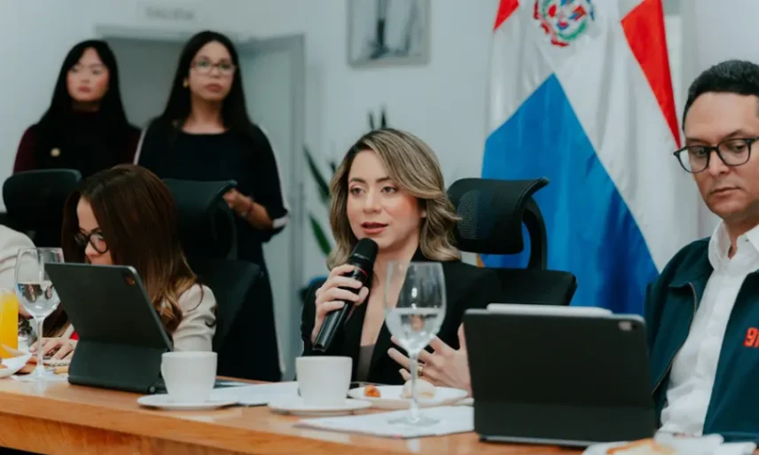 Alianza estratégica entre el MinMujer y el 9-1-1: Hacia una línea única de respuesta especializada en feminicidios.