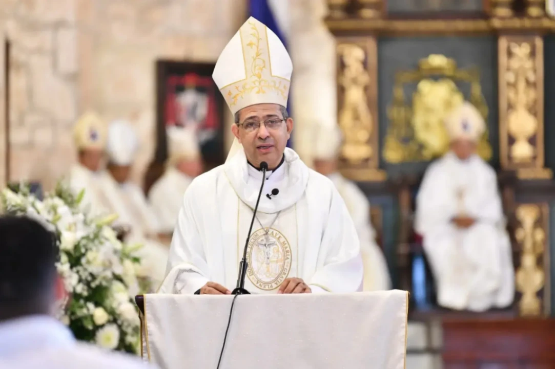 Monseñor Morel Diplán advierte: "La IA nunca sustituirá la cercanía espiritual del sacerdote".