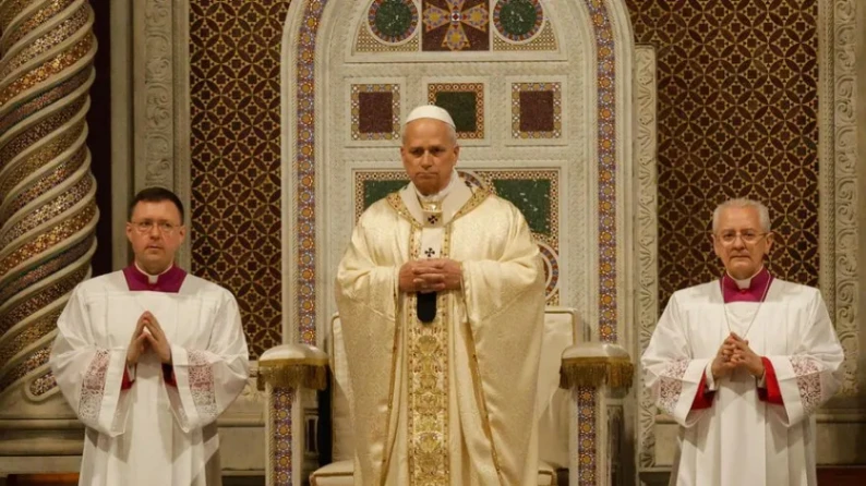 León XIV clama contra la "brutalidad" global y rompe el protocolo en su primera Semana Santa.