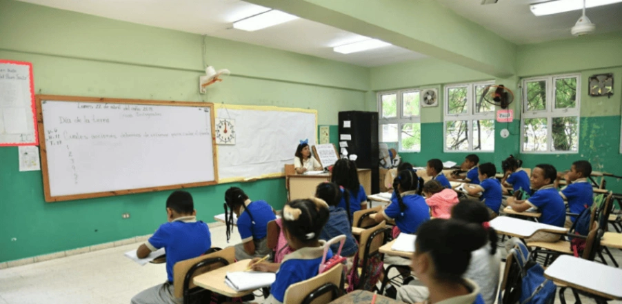 Alerta por vaguada: Educación suspende clases en 16 provincias para prevenir tragedias.