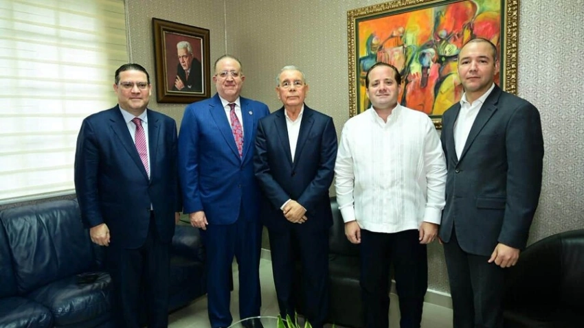 Frente común ante la crisis: Gobierno y PLD pactan mesa de diálogo por impacto de guerra en Medio Oriente.