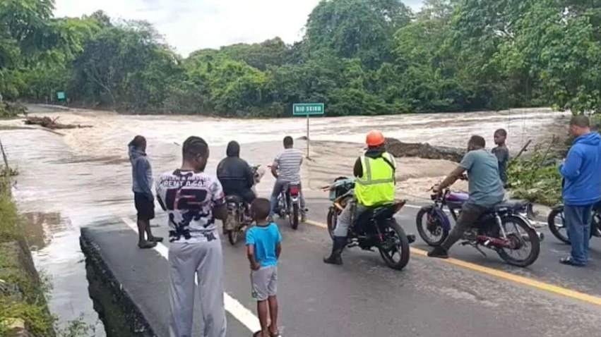 Aislamiento en El Seibo: Ríos desbordados cortan el paso a múltiples comunidades rurales