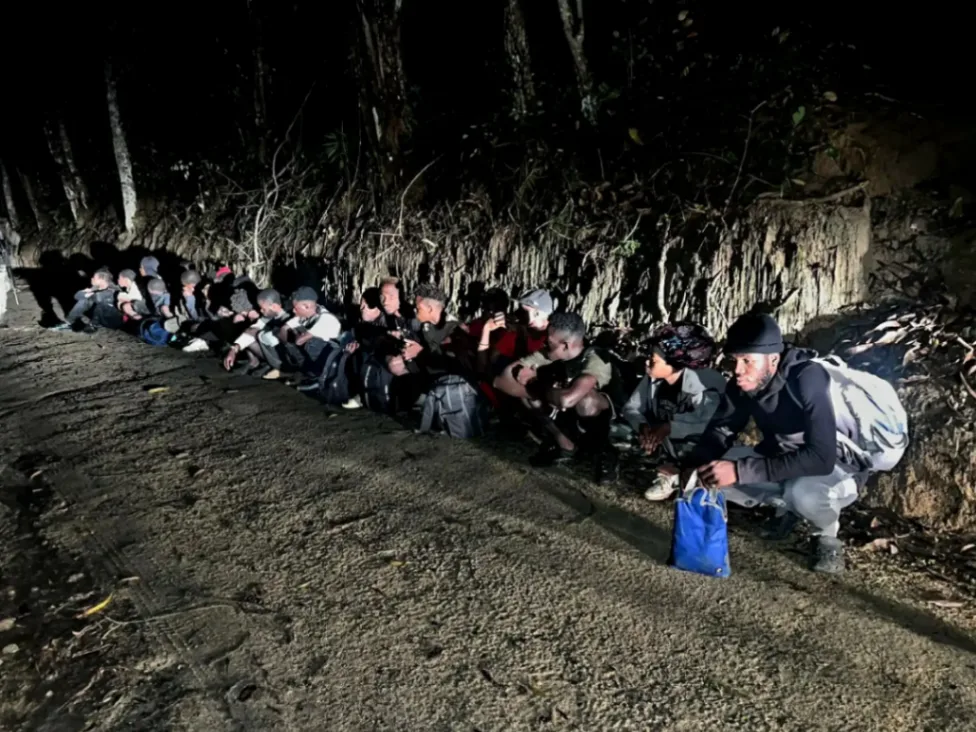 Ejército intercepta a 19 haitianos indocumentados en Loma de Cabrera