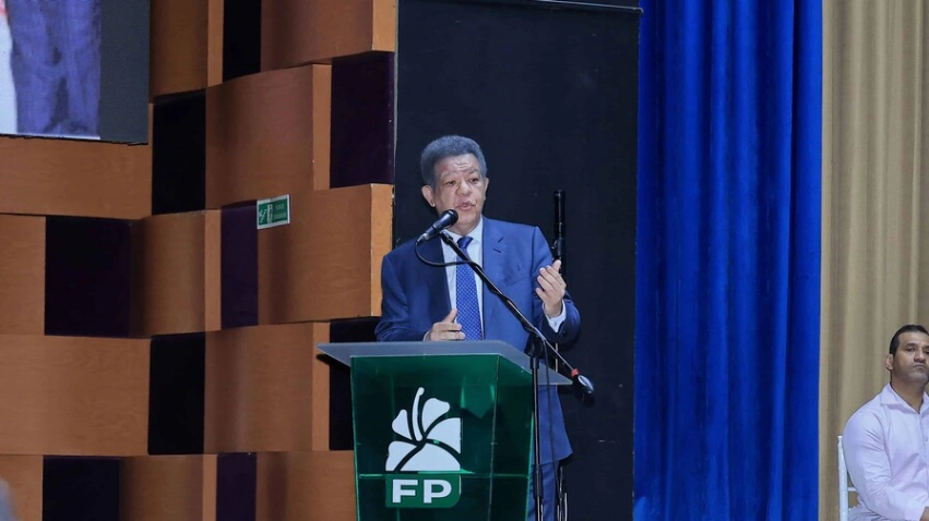 Leonel Fernández tilda de "fracaso" fusión educativa y despliega su poder electoral en la UASD