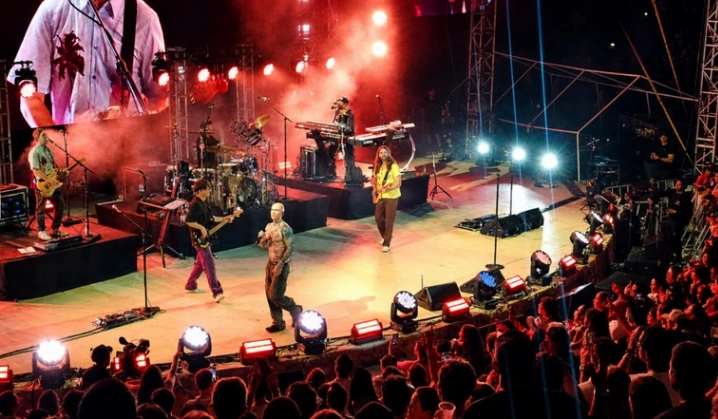 Maroon 5 conquista las piedras de Chavón en un debut histórico y electrizante