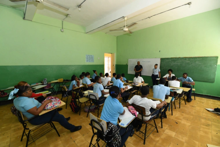 Colectivo Educativo y la ADP afirman que el Ministerio de Educación impone políticas desconectadas de la realidad académica