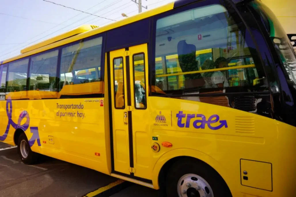 Caos en el transporte estudiantil: Conatra denuncia agresiones de motoconchistas y robos a las unidades del TRAE