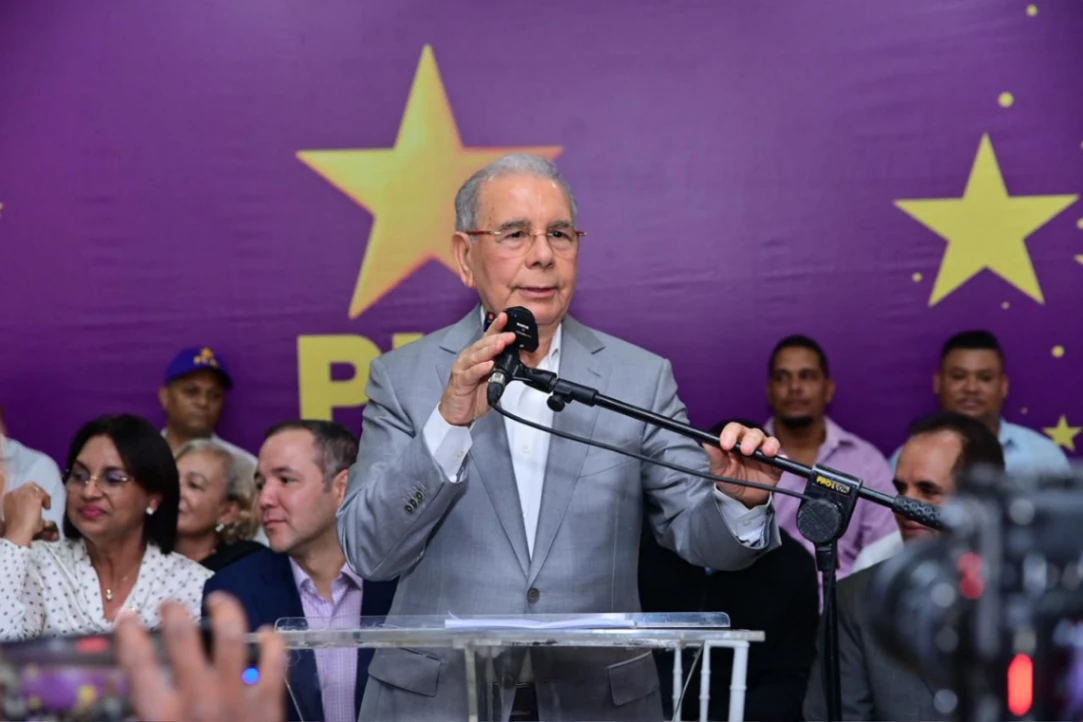 Danilo Medina arremete contra la JCE: califica de "sospechosa" la prohibición de encuestas electorales