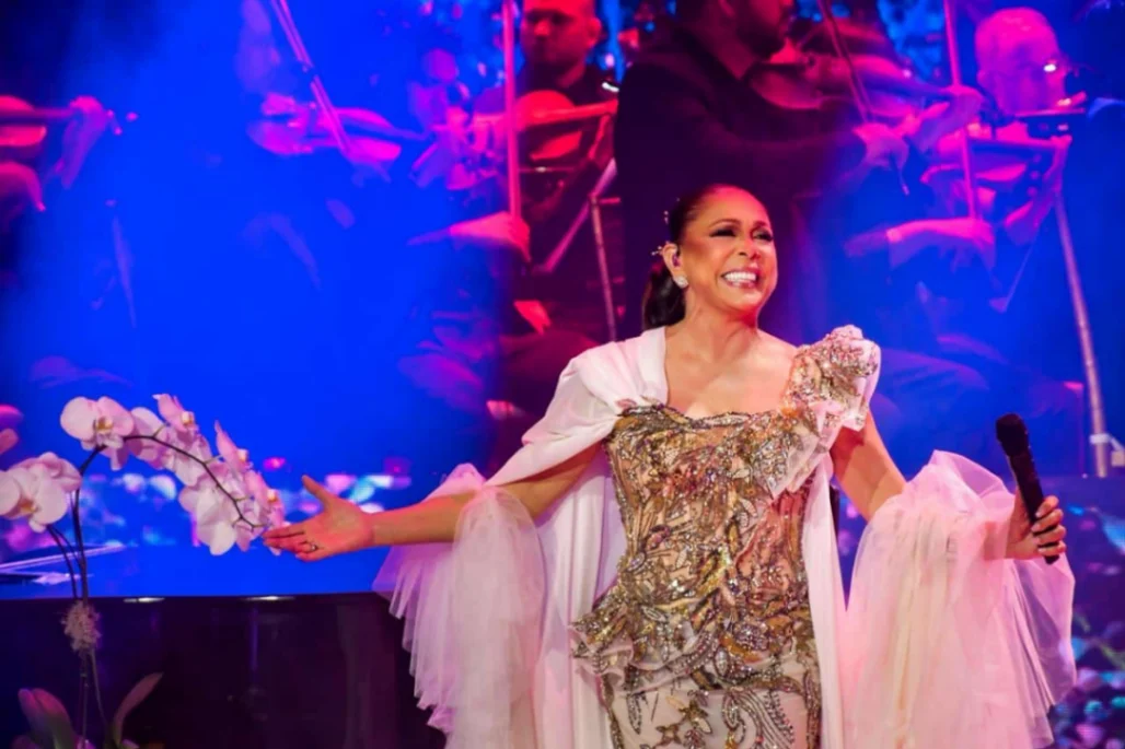 Isabel Pantoja celebra 50 años de carrera artística en Altos de Chavón junto a la Filarmónica de Santo Domingo