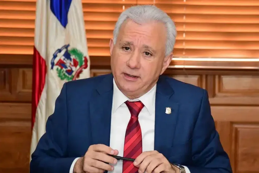 Ruptura en el oficialismo: El senador Antonio Taveras abandona el bloque del PRM y denuncia el regreso del clientelismo